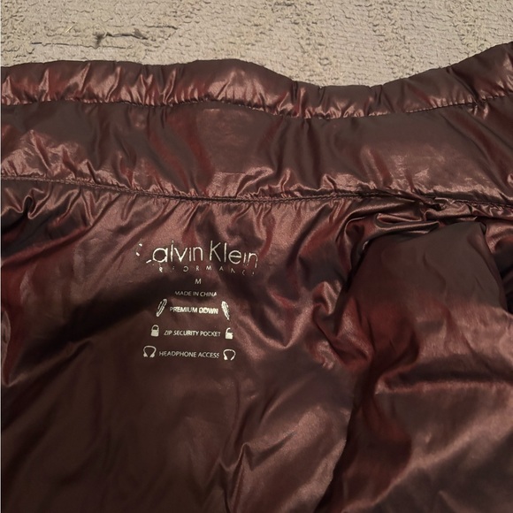 Calvin Klein Perfomance Down/spandex Puffer Jacket w/thumbhole sleeves-burgundy - Picture 1 of 3